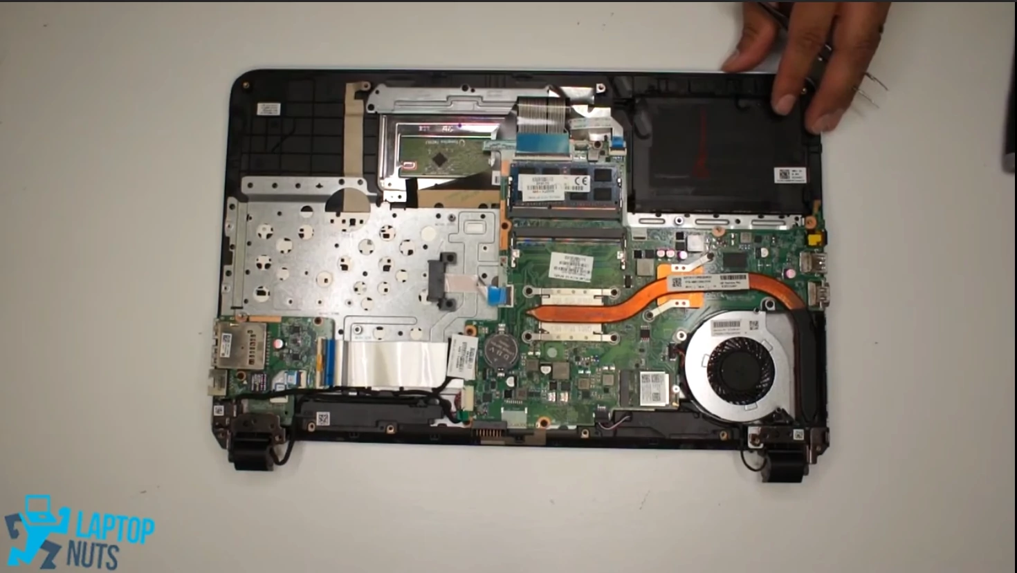 laptop-hp-pavilion-15-ab030tx-disassembly-take-apart-sell